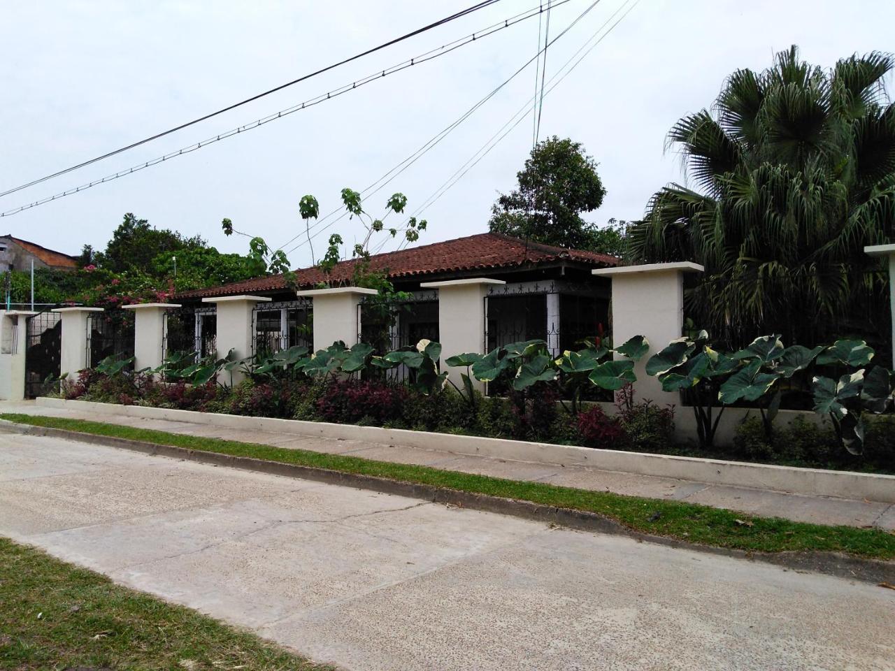 Hotel Madreselva Leticia Dış mekan fotoğraf