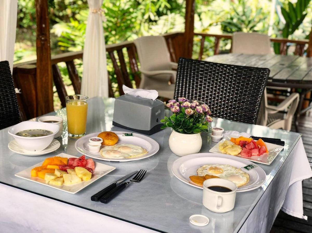 Hotel Madreselva Leticia Dış mekan fotoğraf